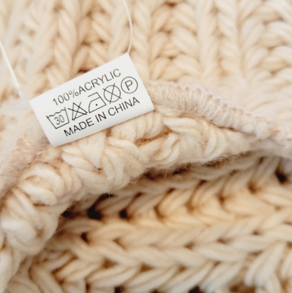 A&O International Button Accent Knitted Fringe Infinity Scarf Beige 🆕️✨️ - Picture 7 of 8